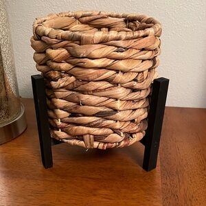Woven Rattan Grass Basket Plant Stand with Black Wooden Legs
